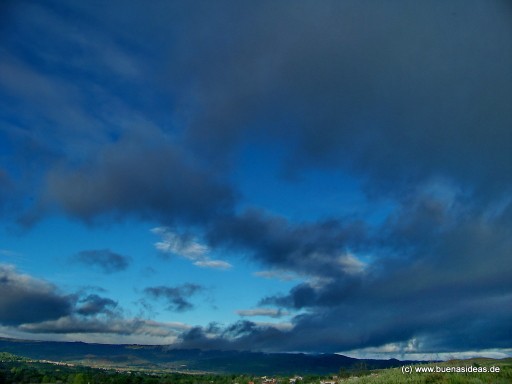 Sehr viel blauer Himmel, fotografiert von meinr Frau mit der Kodak Easyshare Z1012 IS