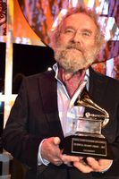 Peter Neubaecker erhält Grammy für Melodyne