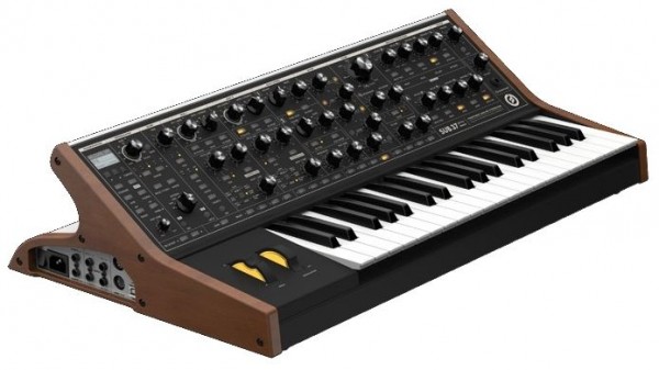 Moog-Sub-37 Synthesizer