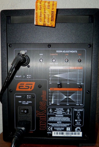 ESI uniK plus 5 Rückseite mit installiertem Basstrap