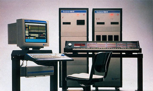 Die letzte, sehr weit ausgebaute Version des Synclavier. Im Prinzip wurde der Synth um ein digitales Recording Studio/DAW erweitert.